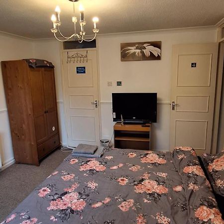 Spacious And Serene Stay Near Milton Keynes Centre Willen Номер фото