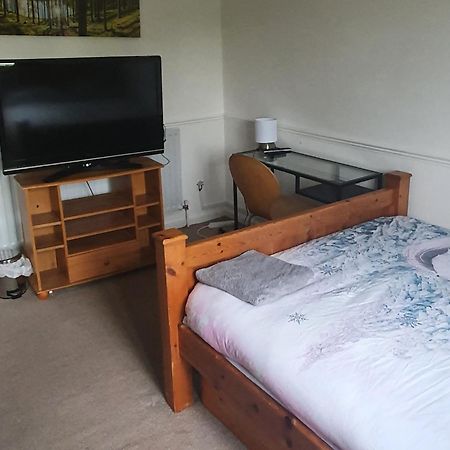 Spacious And Serene Stay Near Milton Keynes Centre Willen Номер фото