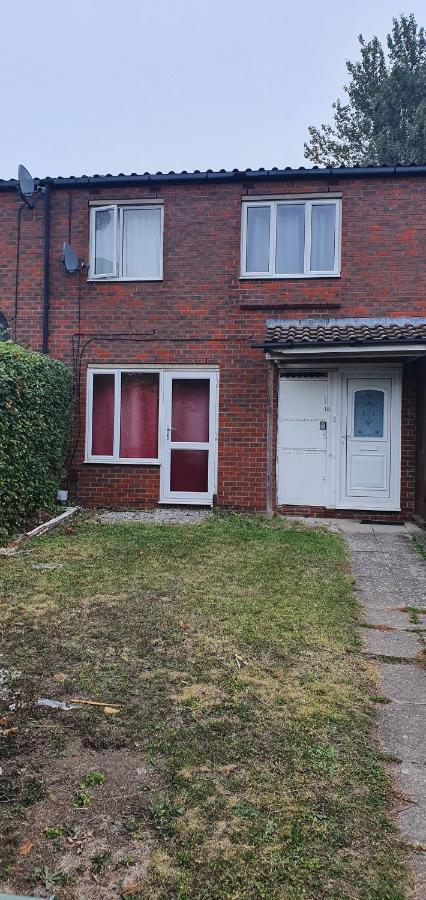 Spacious And Serene Stay Near Milton Keynes Centre Willen Экстерьер фото